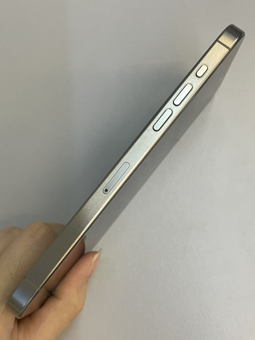 iPhone 15 Pro Max · 2/9