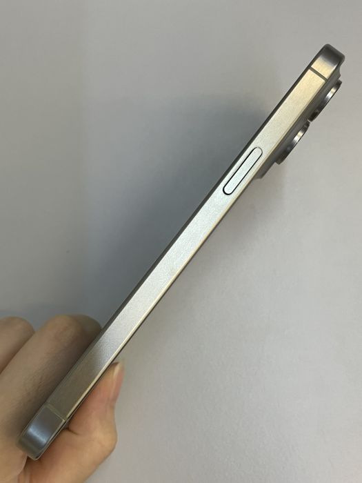 iPhone 15 Pro Max · 3/9