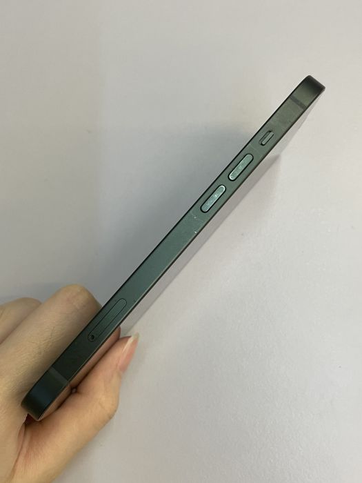 iPhone 13 · 2/9