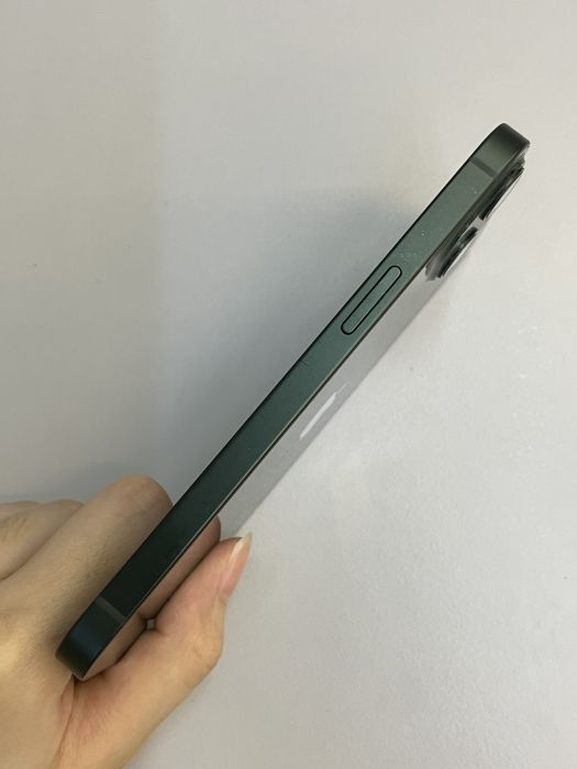 iPhone 13 · 3/9