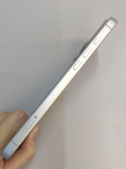 iPhone 17 Pro Max · 2/9