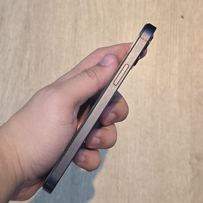 iPhone 12 · 3/9