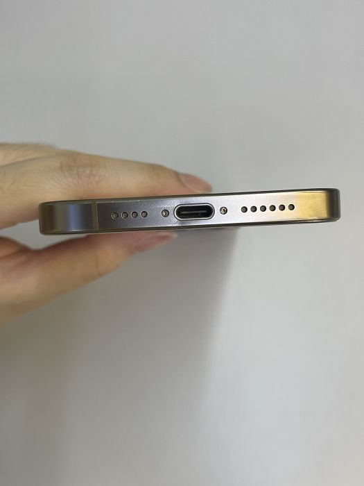 iPhone 16 Pro Max · 4/9