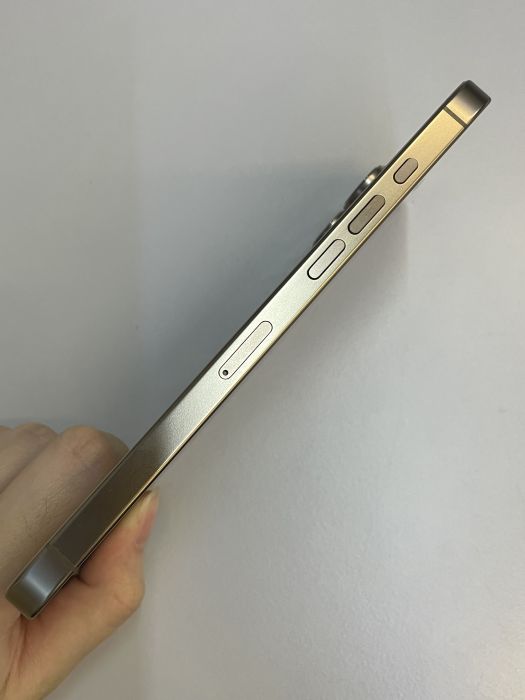 iPhone 16 Pro Max · 2/9