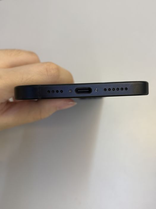 iPhone 15 Plus · 4/9