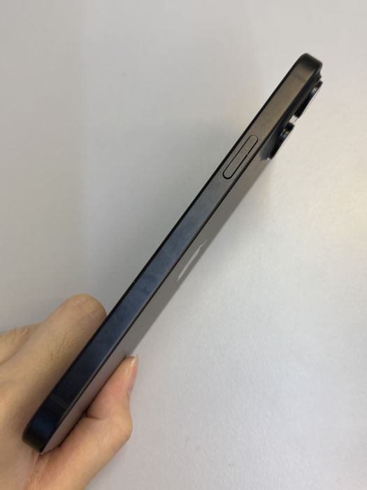 iPhone 15 Plus · 3/9