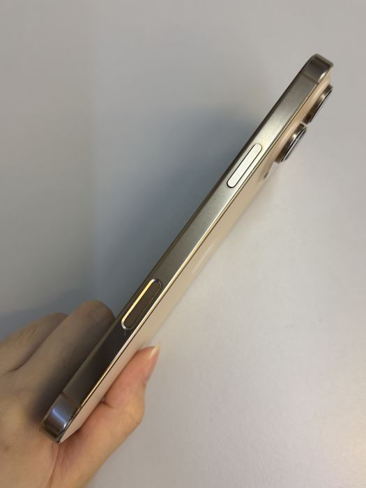 iPhone 16 Pro Max · 3/9