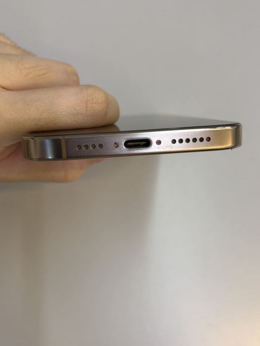 iPhone 16 Pro Max · 4/9
