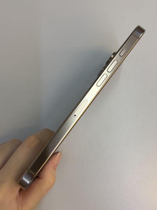 iPhone 16 Pro Max · 2/9