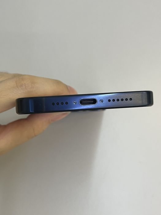 iPhone 15 Pro Max · 4/10