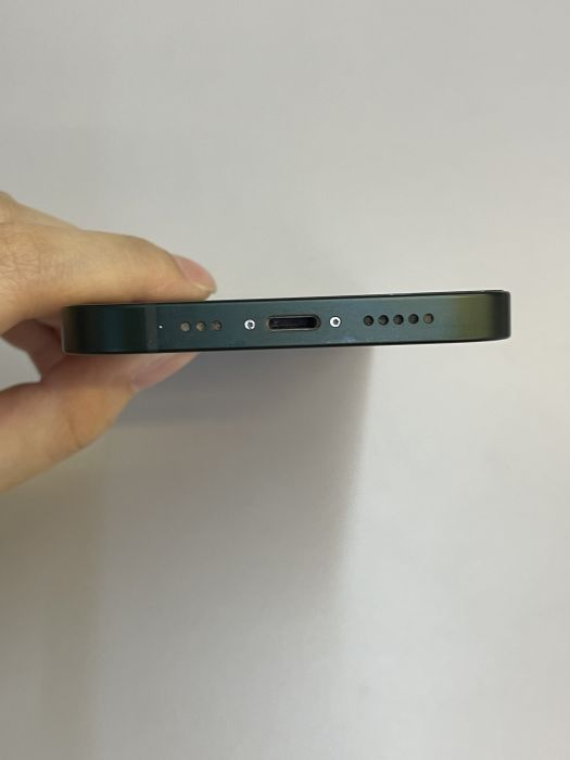 iPhone 13 · 4/9