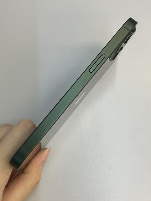 iPhone 13 · 3/9