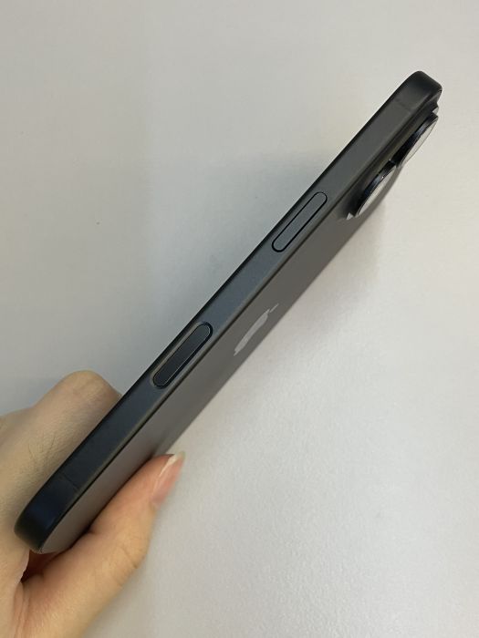 iPhone 16 · 3/9