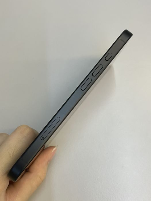iPhone 16 · 2/9