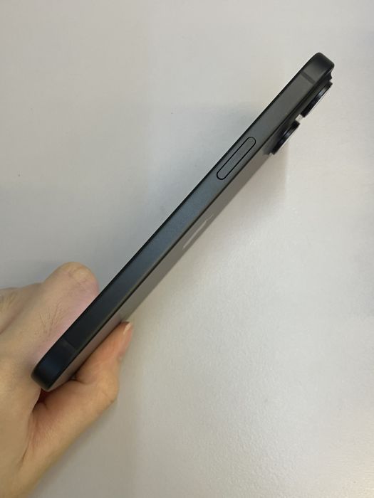 iPhone 15 · 3/9