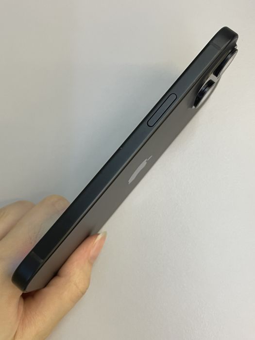iPhone 15 · 3/9