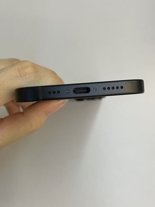 iPhone 15 · 4/9