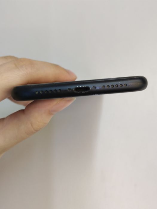 iPhone XR · 4/9