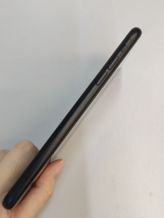 iPhone XR · 2/9
