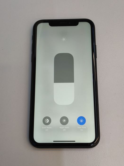 iPhone XR · 6/9