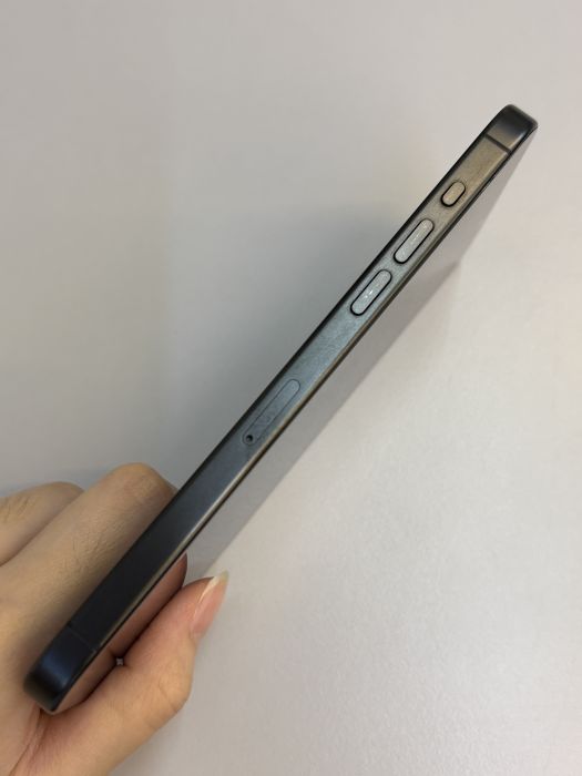 iPhone 15 Pro Max · 2/9