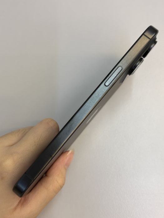 iPhone 15 Pro Max · 3/9