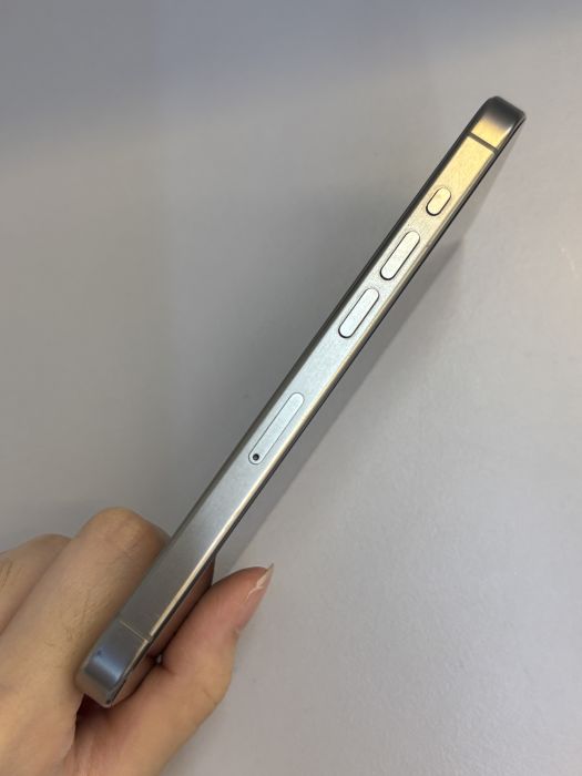 iPhone 15 Pro · 2/9