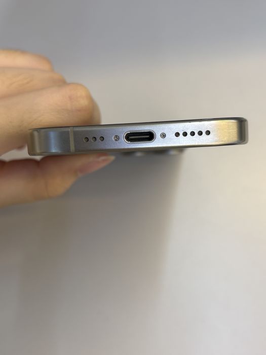 iPhone 15 Pro · 4/9