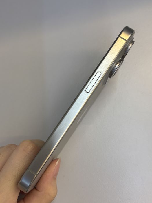 iPhone 15 Pro · 3/9