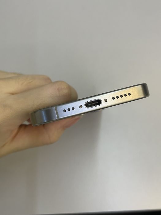 iPhone 15 Pro · 4/9