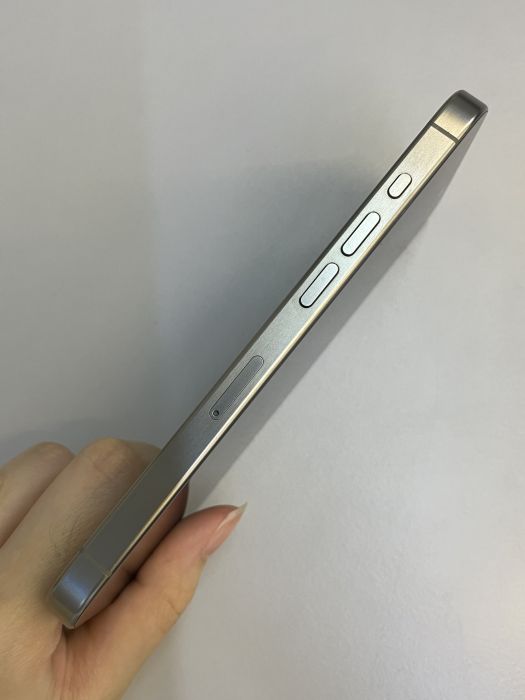 iPhone 15 Pro · 2/9