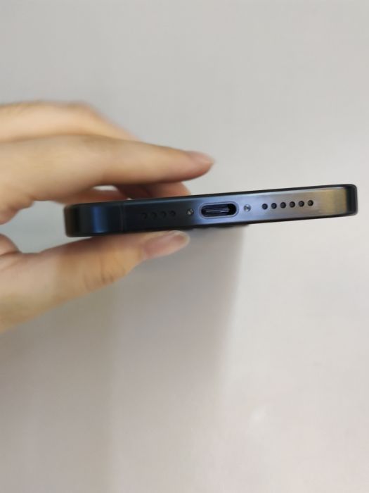 iPhone 15 Pro Max · 4/9