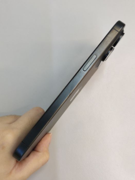 iPhone 15 Pro Max · 3/9