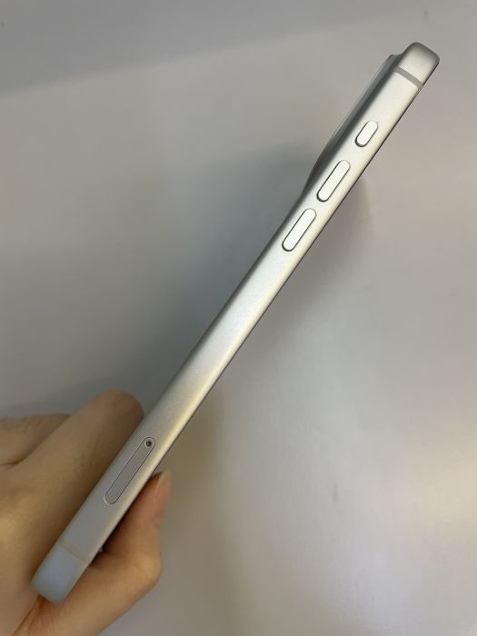 iPhone 17 Pro Max · 2/9