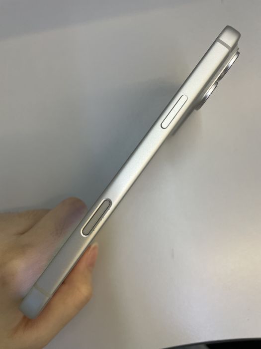 iPhone 17 Pro Max · 3/9