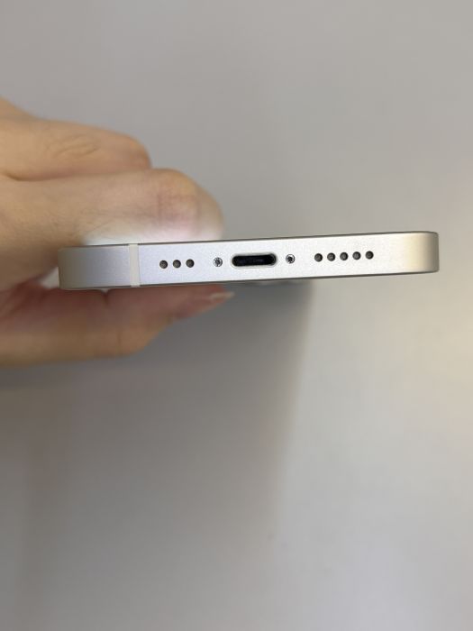 iPhone 13 · 4/10