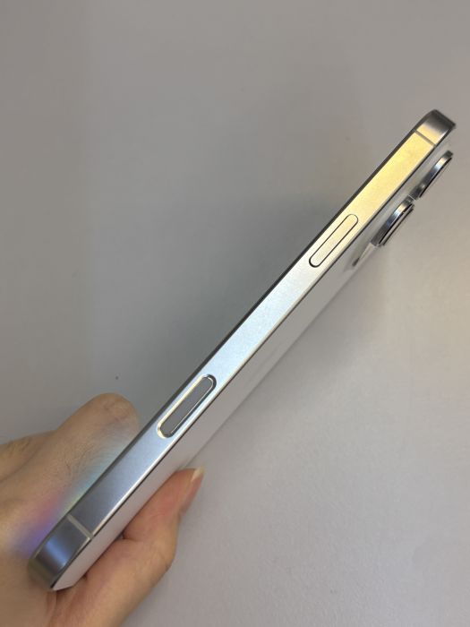 iPhone 16 Pro Max · 3/9