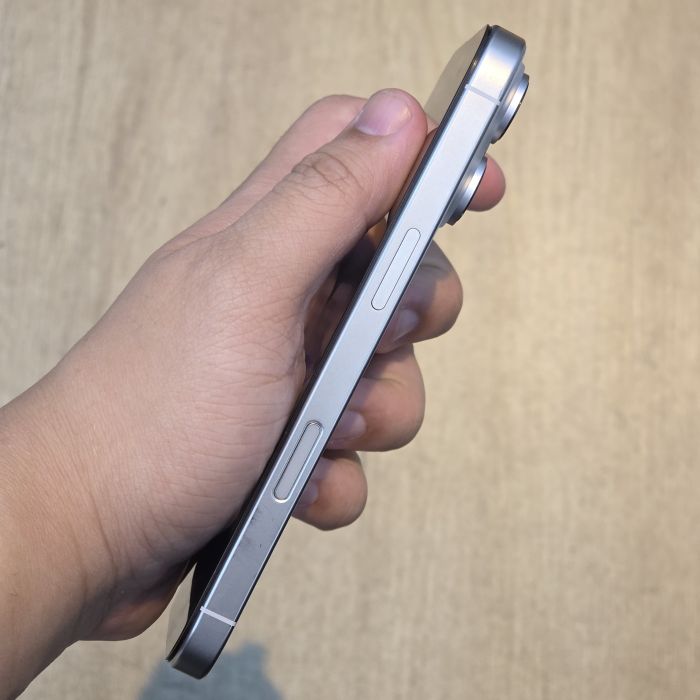 iPhone 16 Pro · 3/9