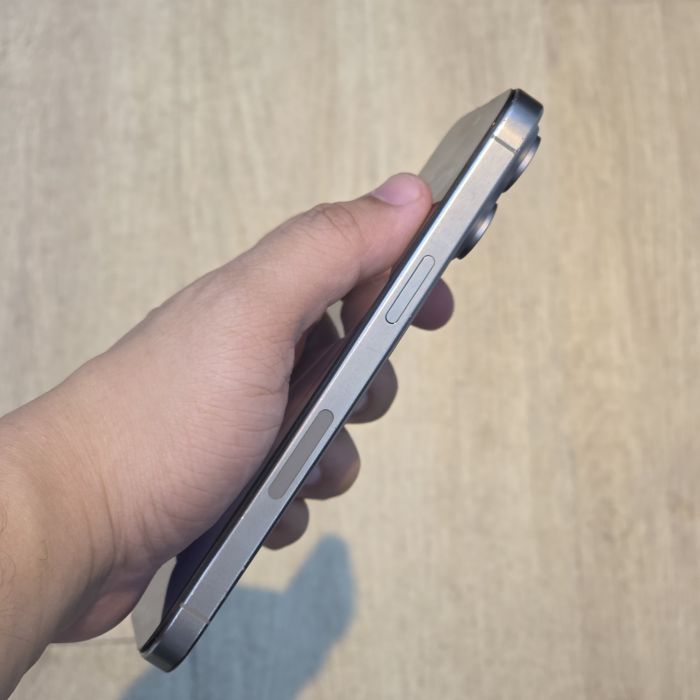 iPhone 15 Pro Max · 3/9