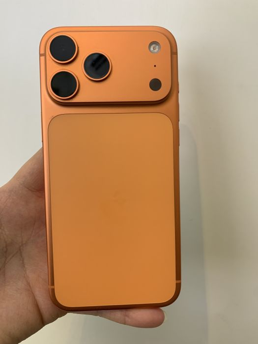 iPhone 17 Pro Max · 1/8