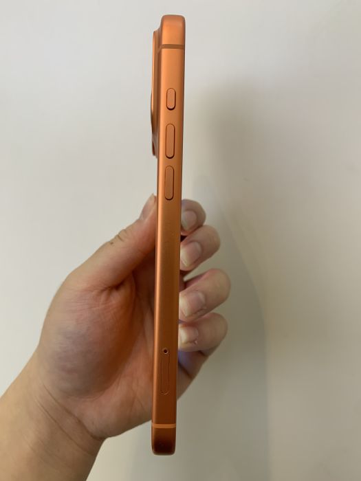 iPhone 17 Pro Max · 2/8