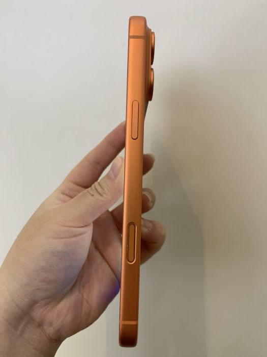 iPhone 17 Pro Max · 4/8
