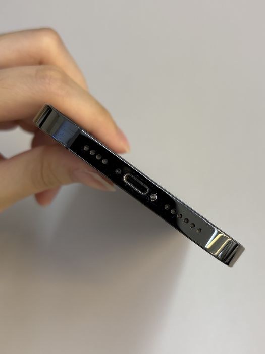 iPhone 13 Pro Max · 4/10