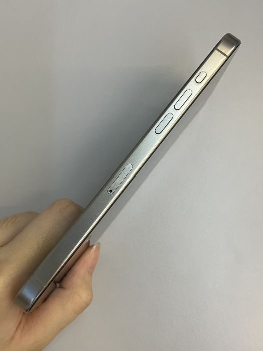 iPhone 15 Pro Max · 2/9