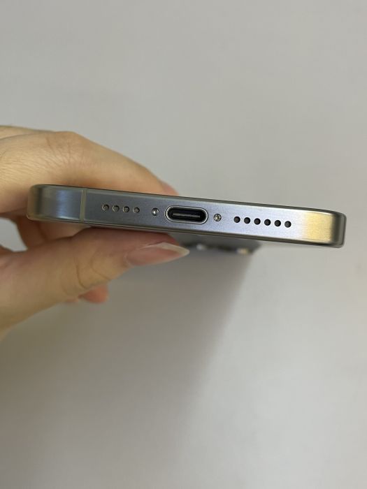 iPhone 15 Pro Max · 4/9