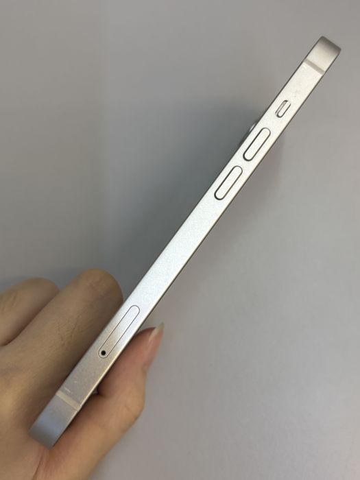 iPhone 13 · 2/9