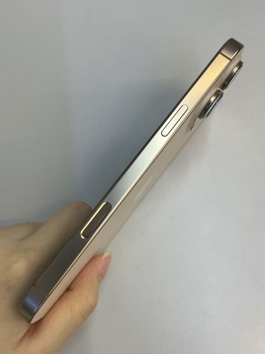 iPhone 16 Pro Max · 3/9