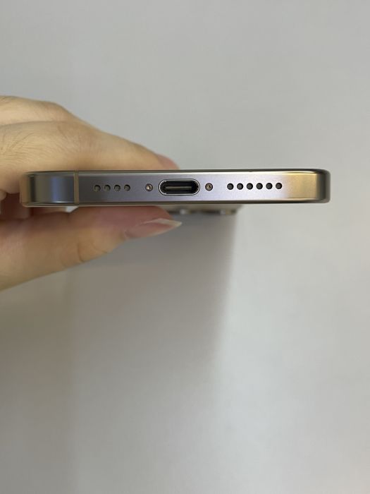 iPhone 16 Pro Max · 4/9
