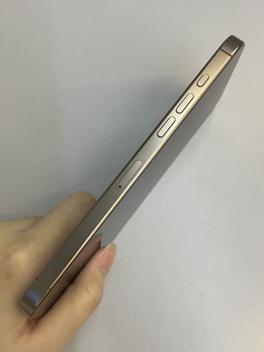 iPhone 16 Pro Max · 2/9