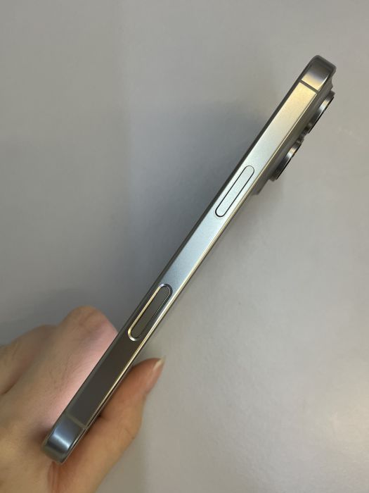 iPhone 16 Pro · 3/9